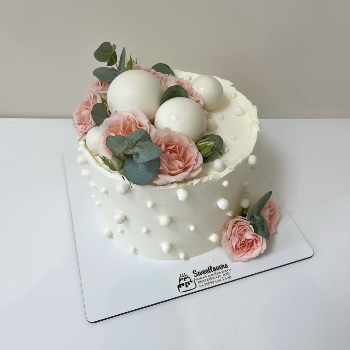 A placeholder cakes with #9A5C66 background.