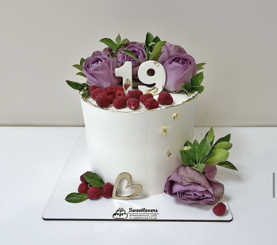 A placeholder cakes with #AC6C7A background.