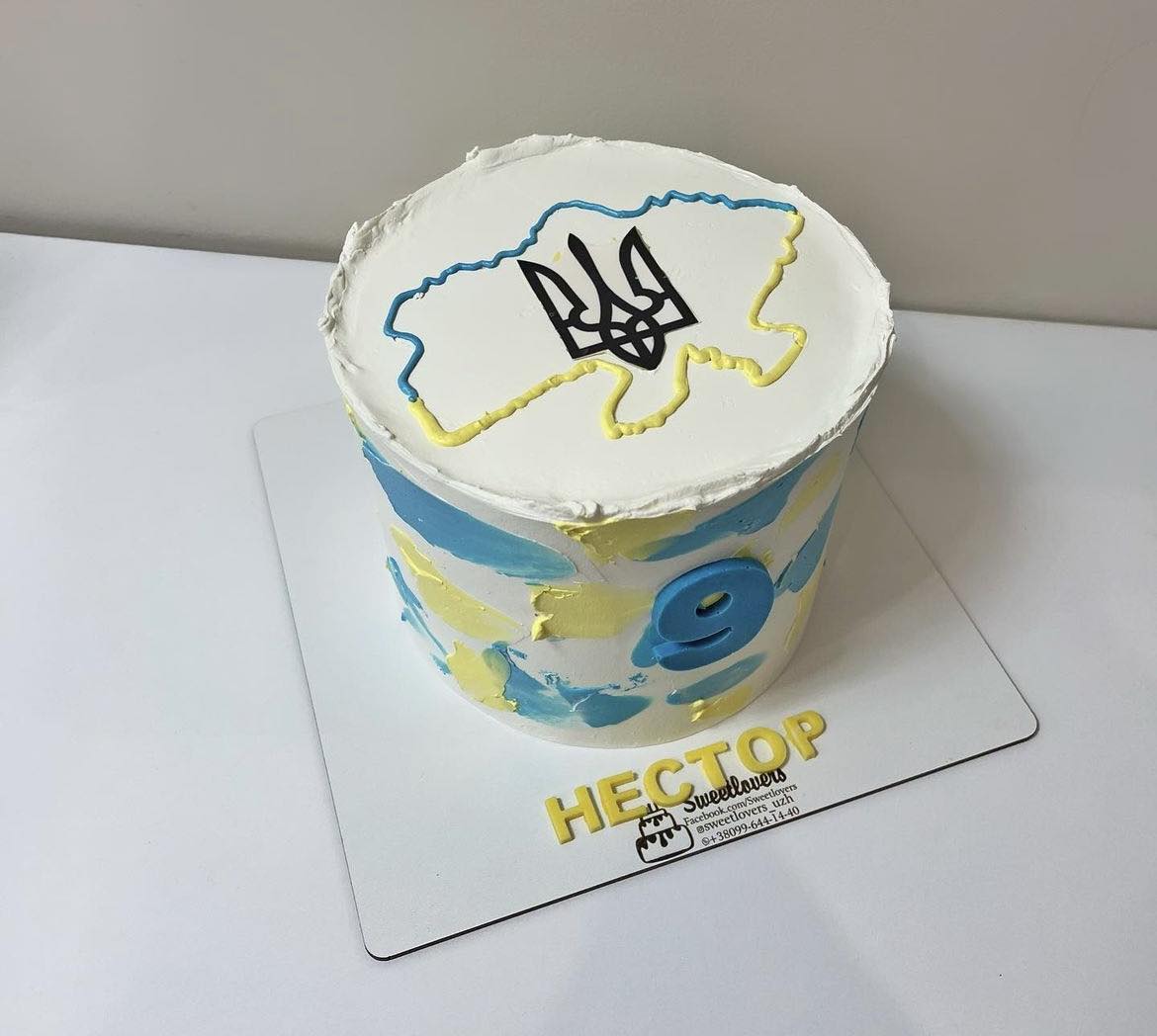 A placeholder cakes with #B44459 background.