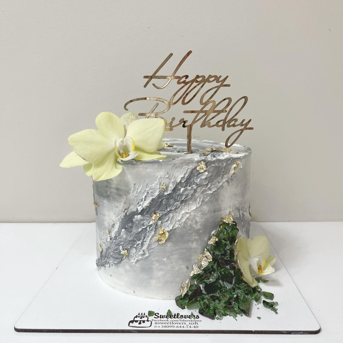 A placeholder cakes with #AC6C7A background.