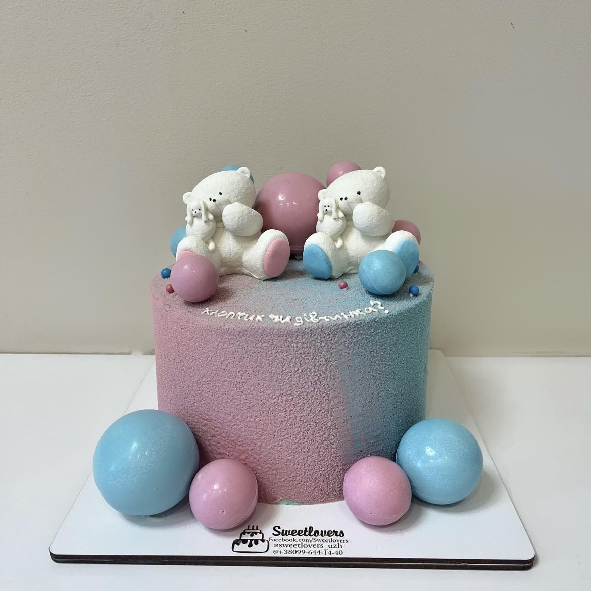 A placeholder cakes with #CB9659 background.
