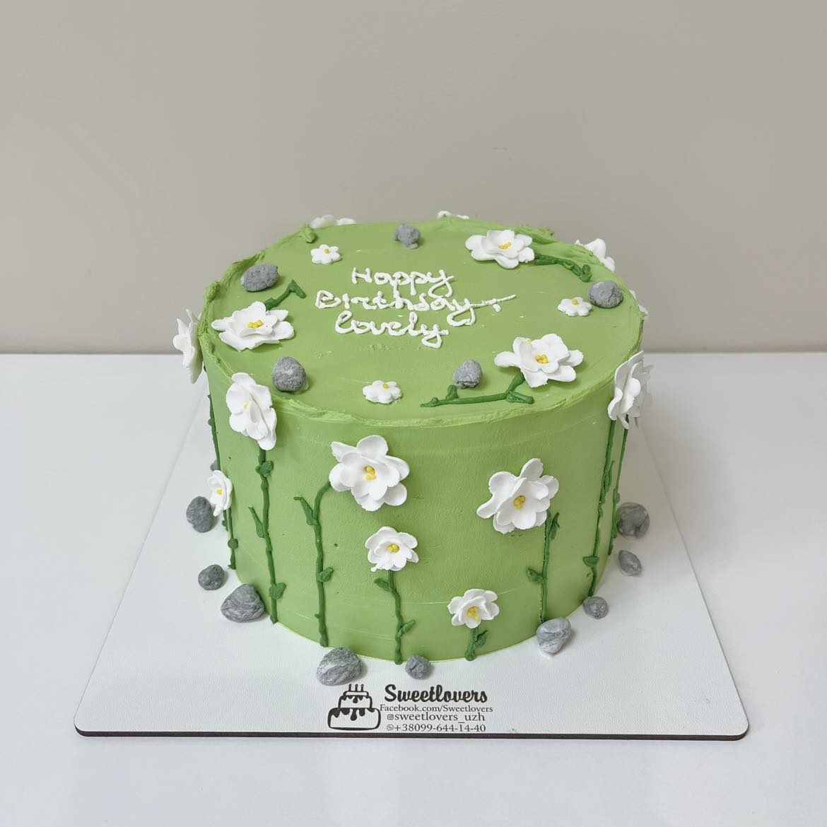 A placeholder cakes with #D89682 background.