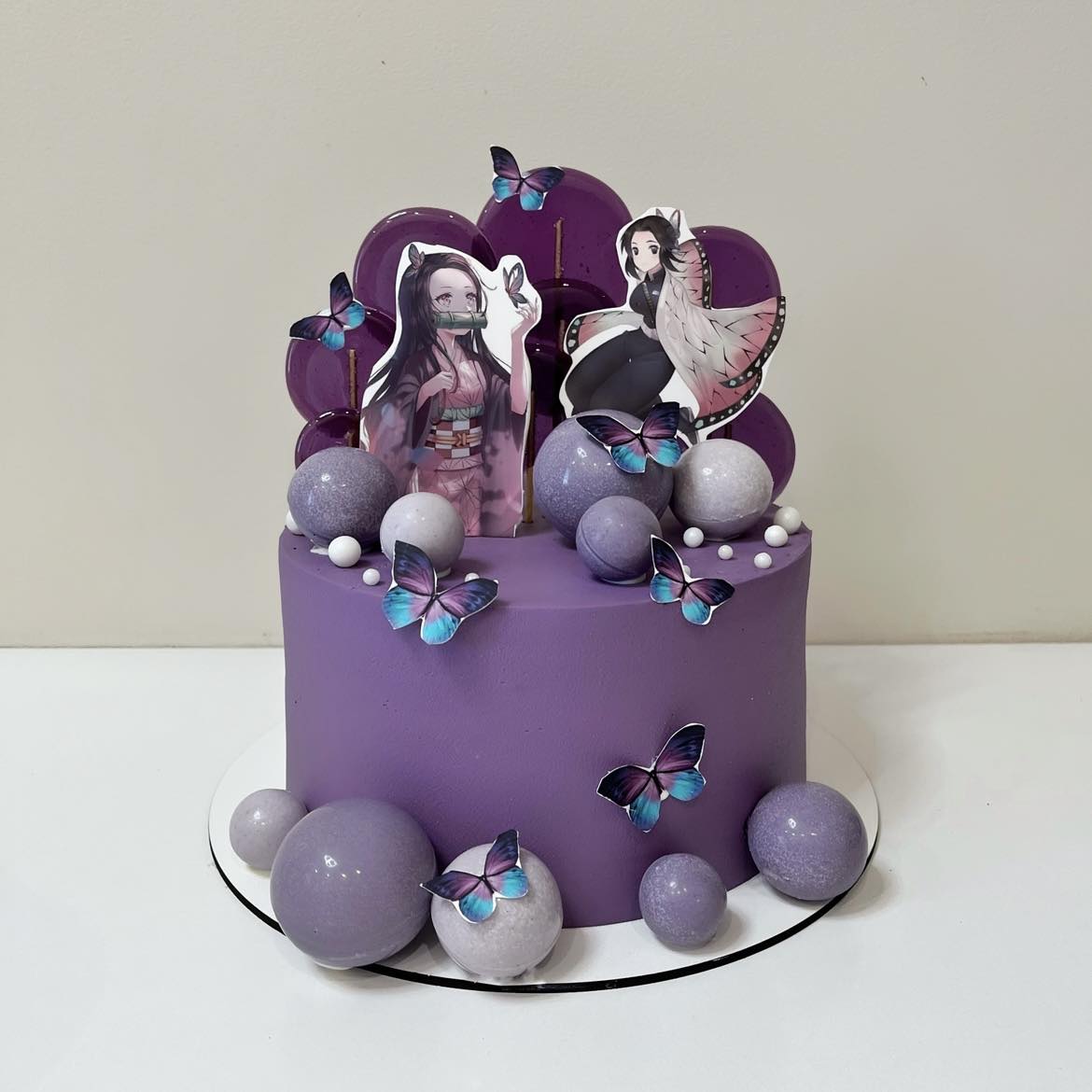 A placeholder cakes with #B4BA91 background.