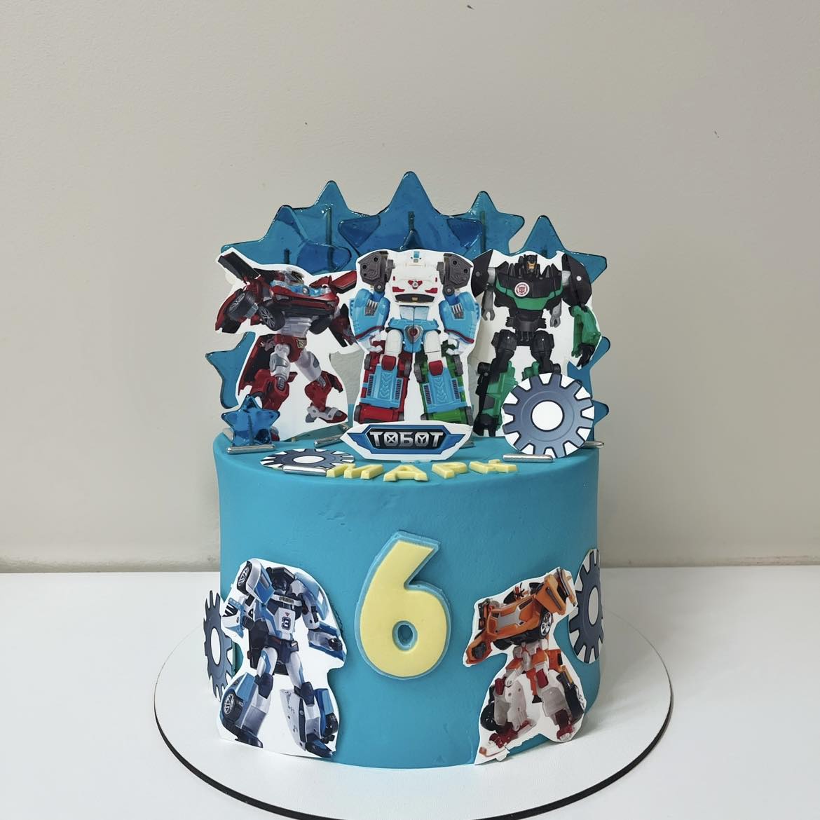 A placeholder cakes with #79694A background.