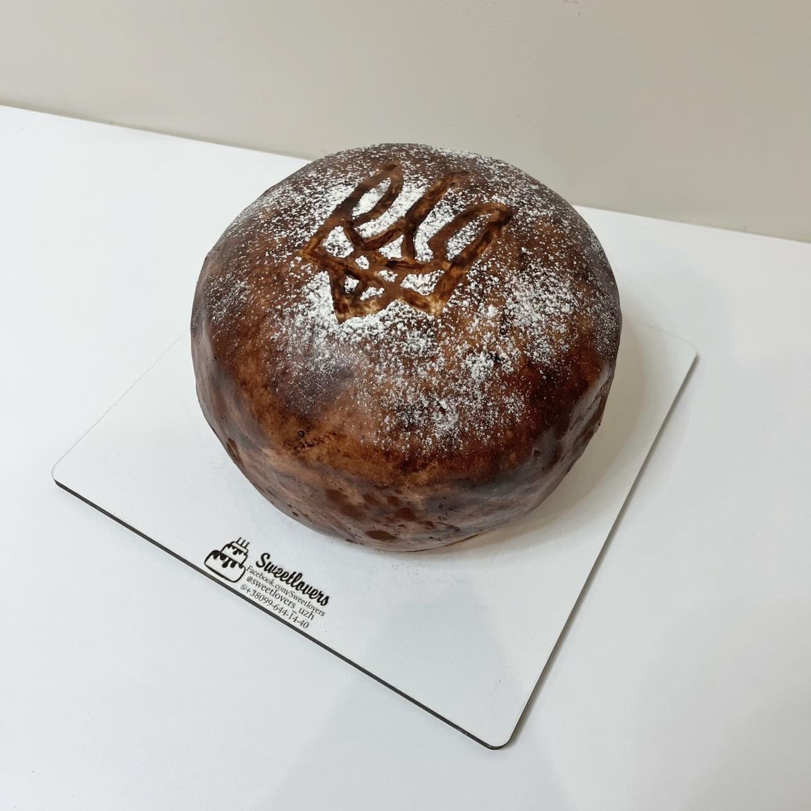 A placeholder cakes with #C48148 background.