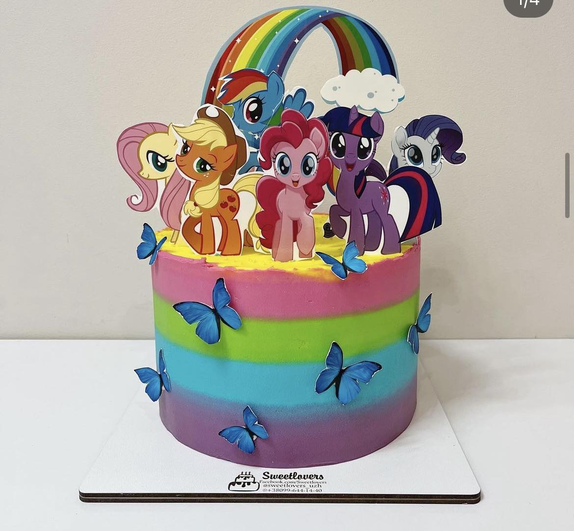 A placeholder cakes with #C52929 background.