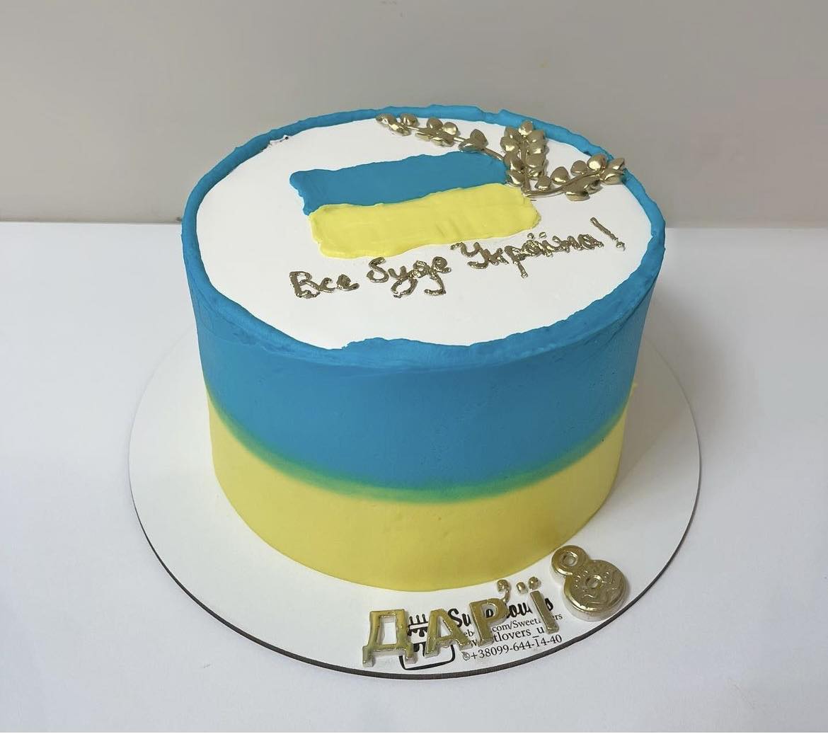 A placeholder cakes with #79694A background.