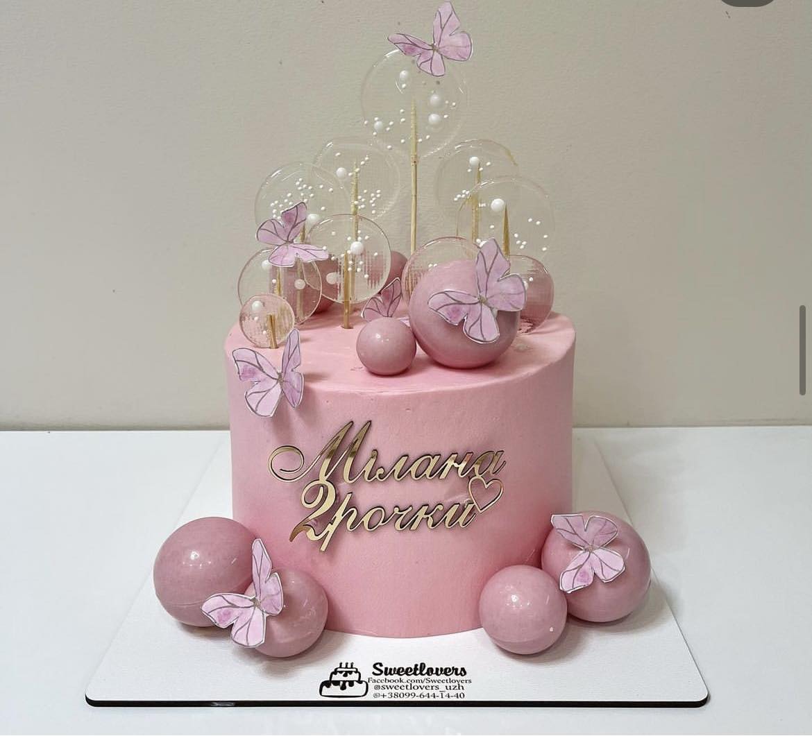 A placeholder cakes with #927D96 background.