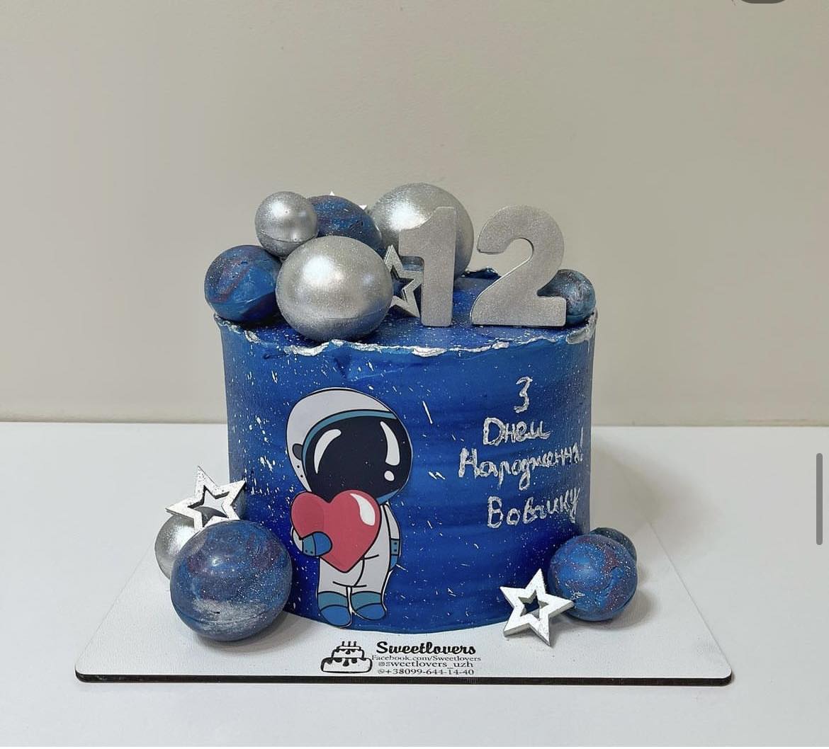 A placeholder cakes with #5D4E5A background.
