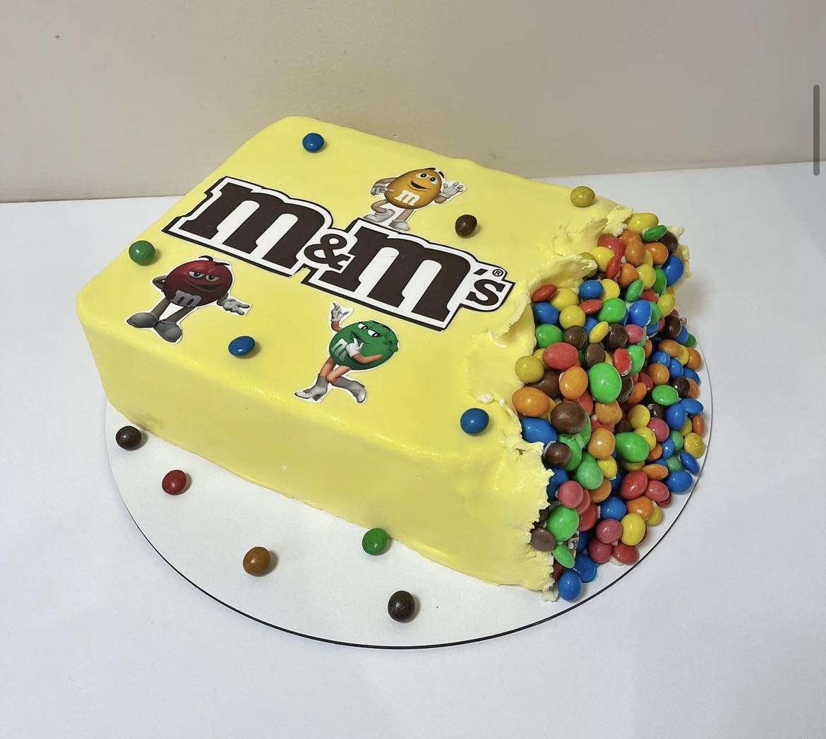 A placeholder cakes with #79694A background.