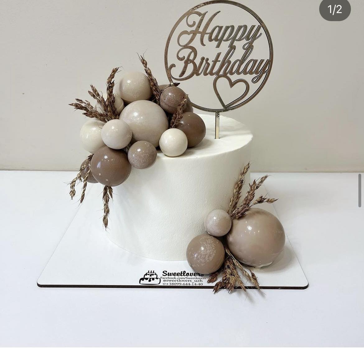 A placeholder cakes with #CB9659 background.