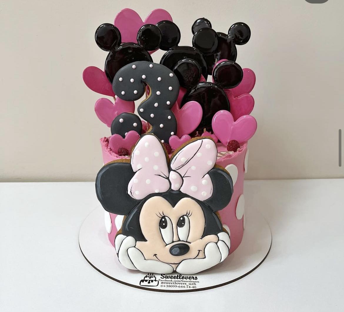 A placeholder cakes with #5D4E5A background.