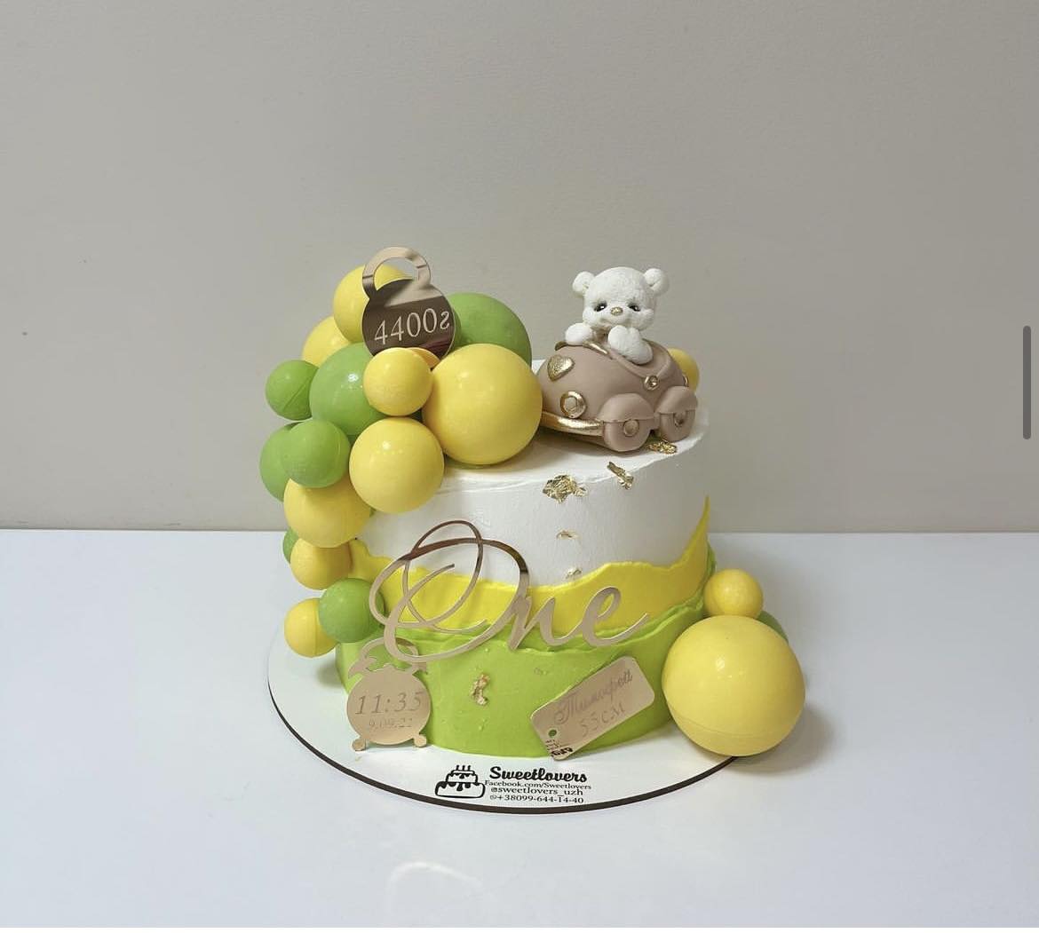 A placeholder cakes with #D66181 background.