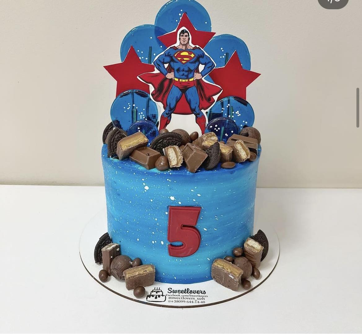 A placeholder cakes with #D89682 background.