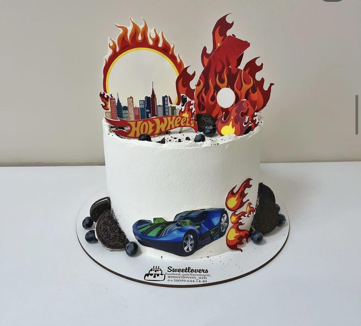 A placeholder cakes with #C52929 background.