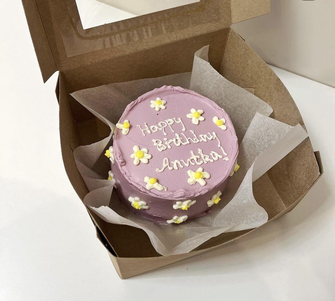 A placeholder cakes with #79694A background.