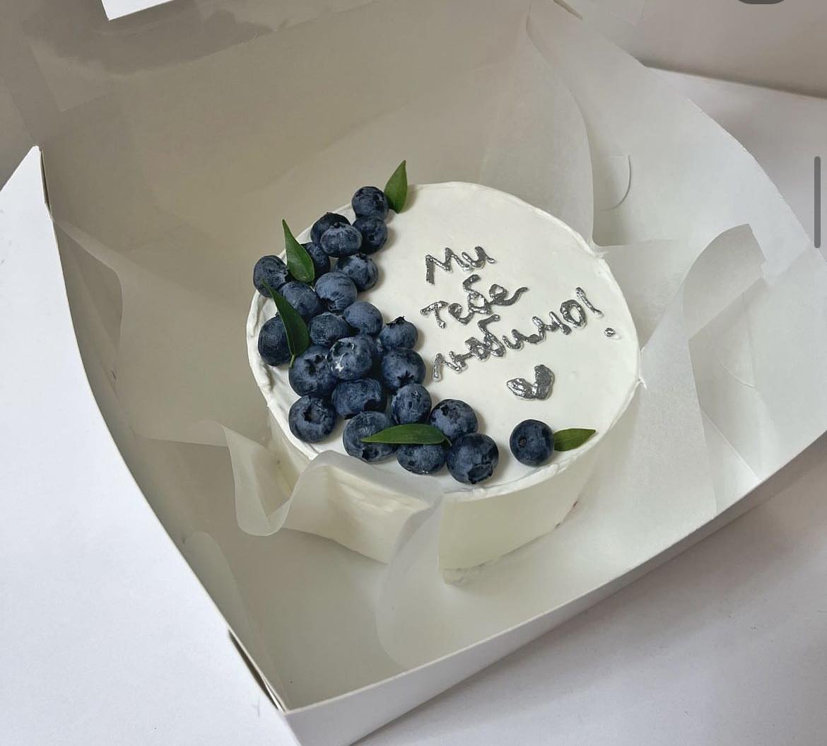 A placeholder cakes with #CB9659 background.