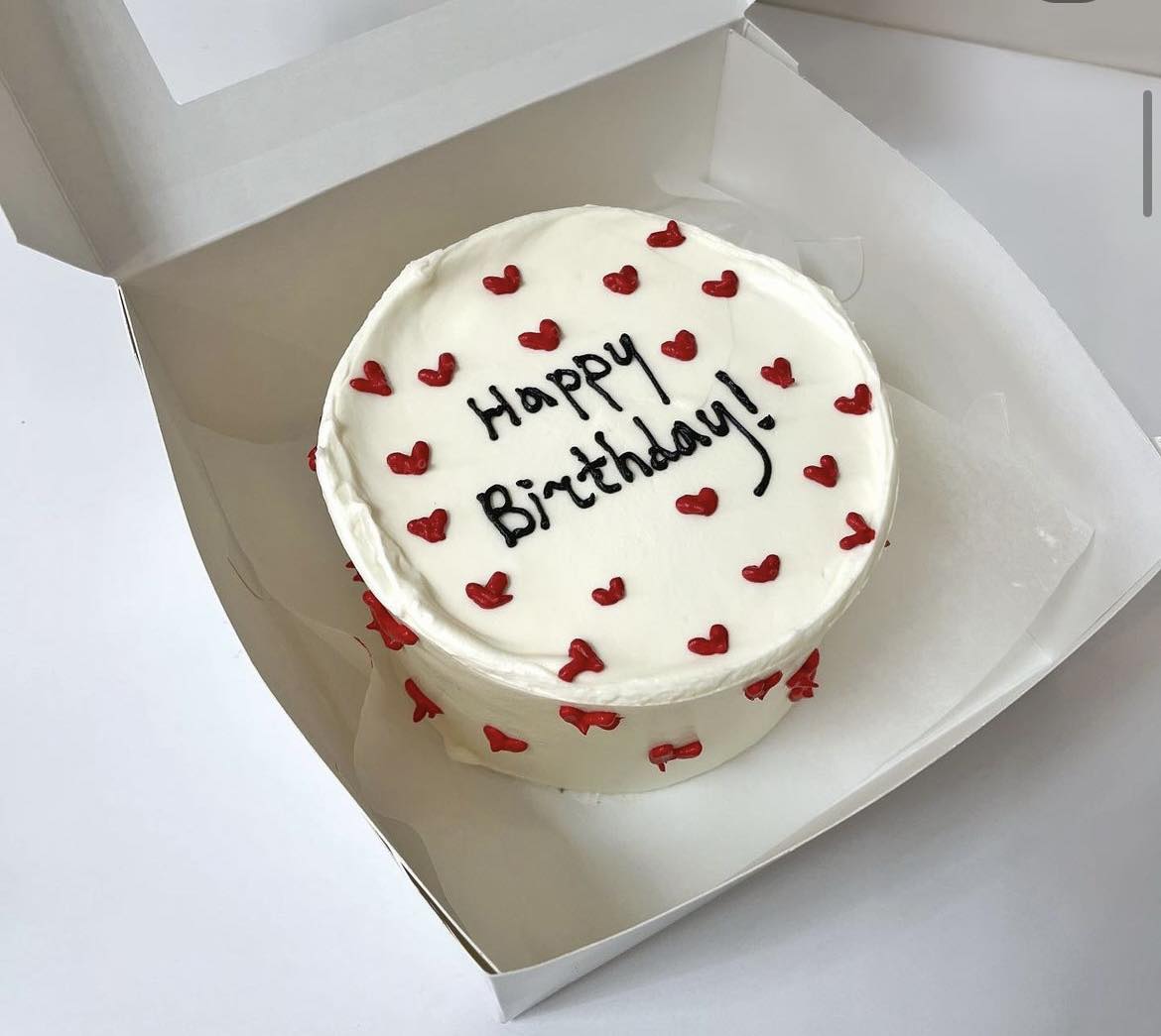 A placeholder cakes with #927D96 background.