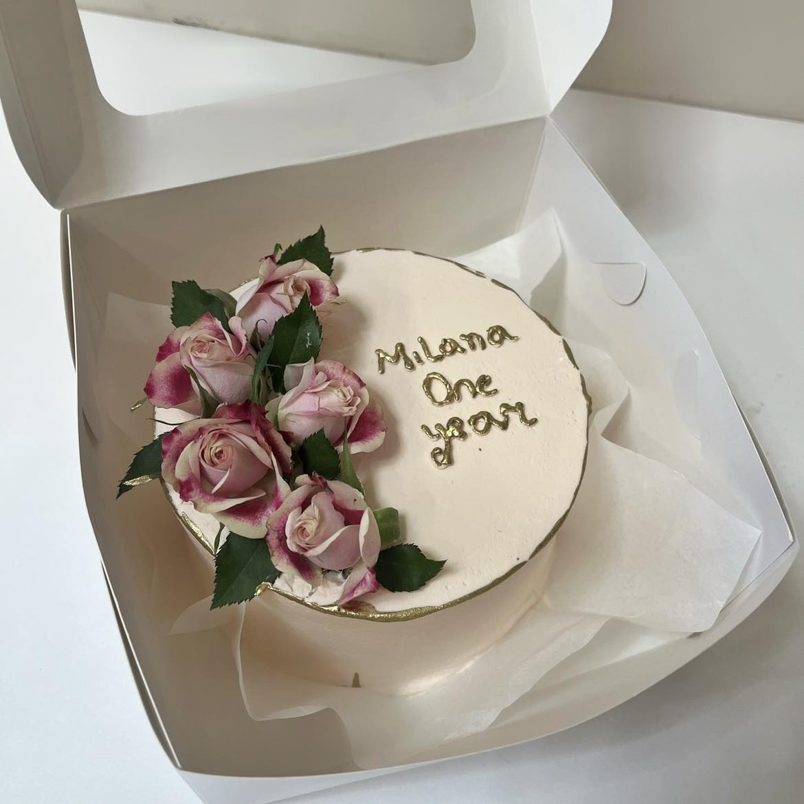 A placeholder cakes with #D66181 background.