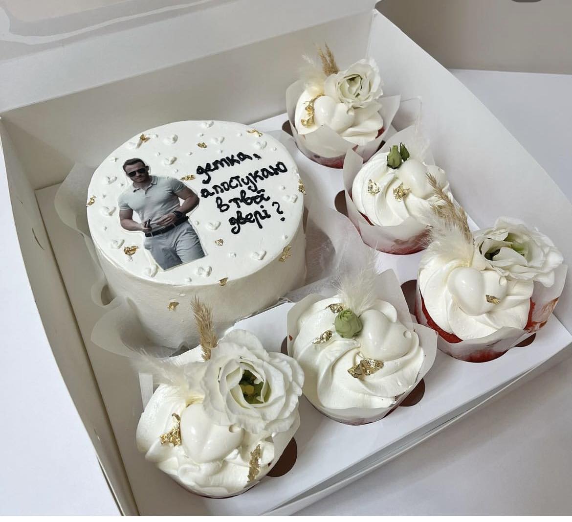 A placeholder cakes with #5D4E5A background.