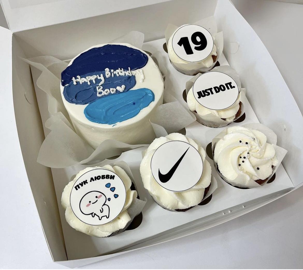 A placeholder cakes with #5D4E5A background.