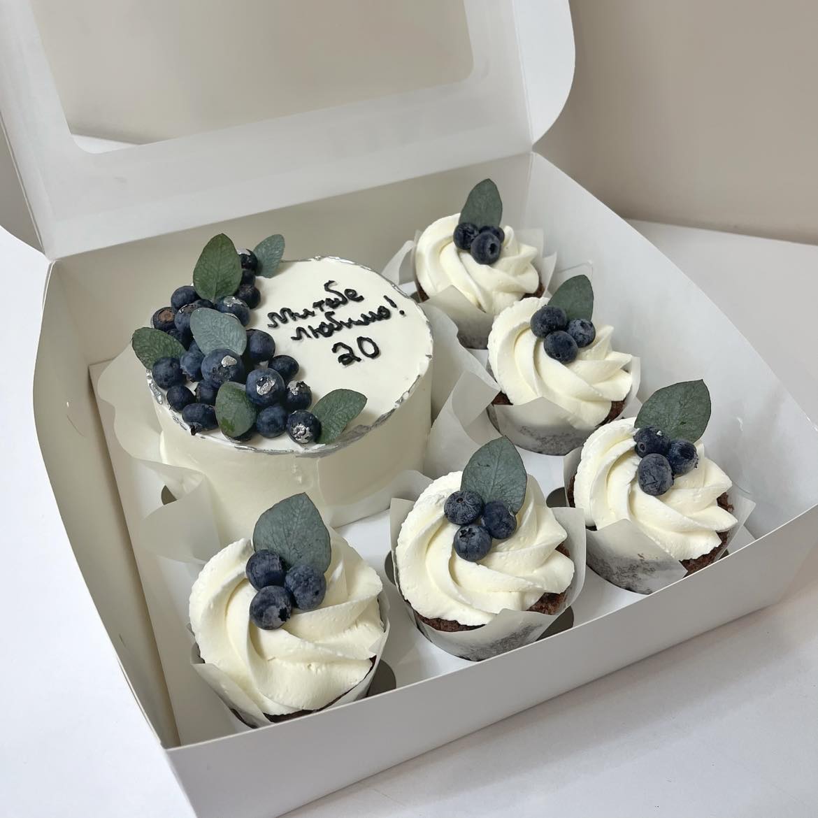A placeholder cakes with #C48148 background.