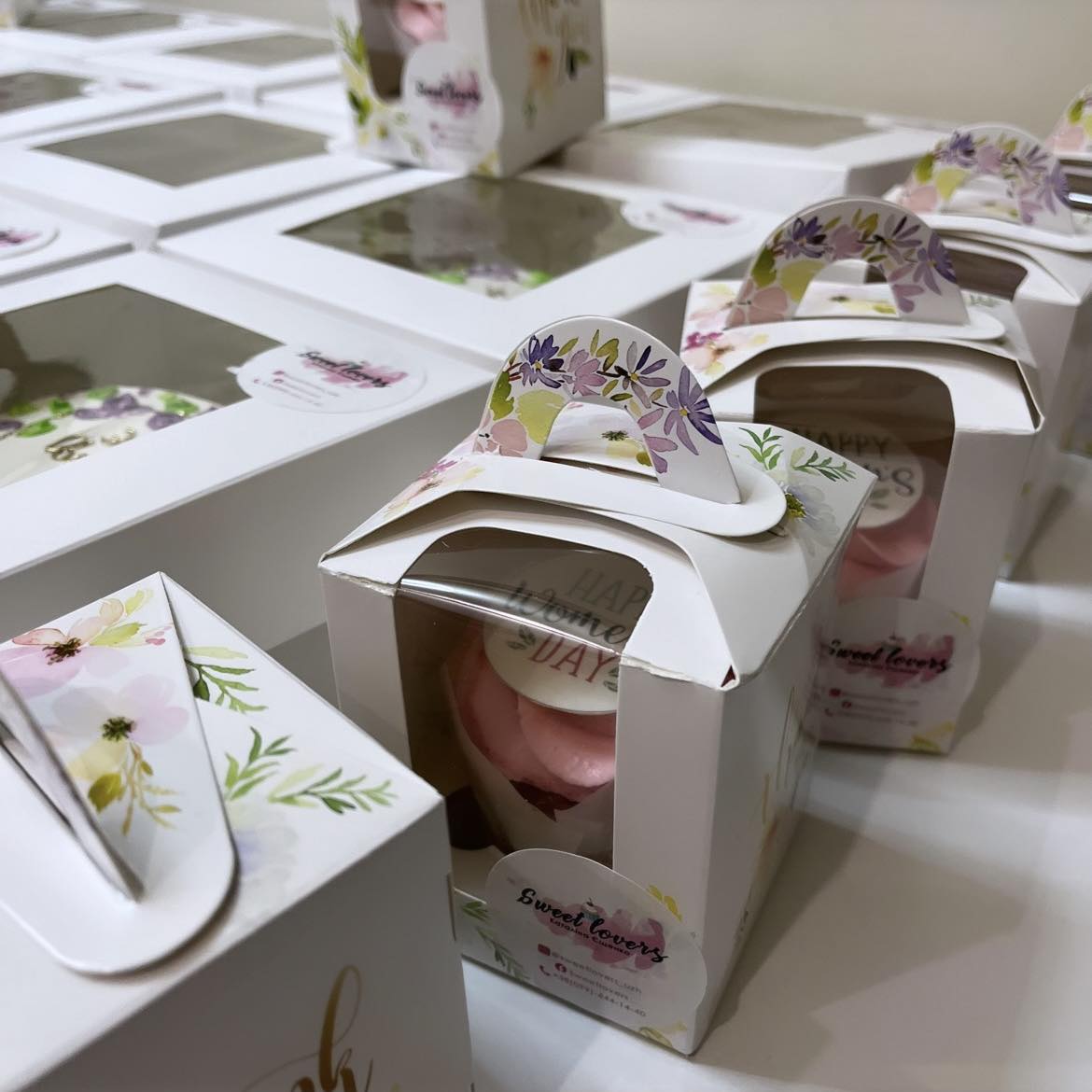 A placeholder cakes with #252322 background.