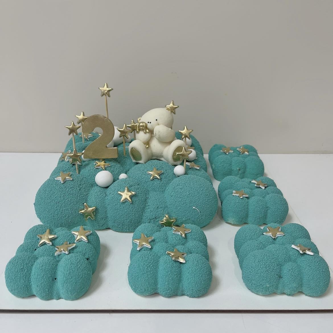 A placeholder cakes with #D39F51 background.