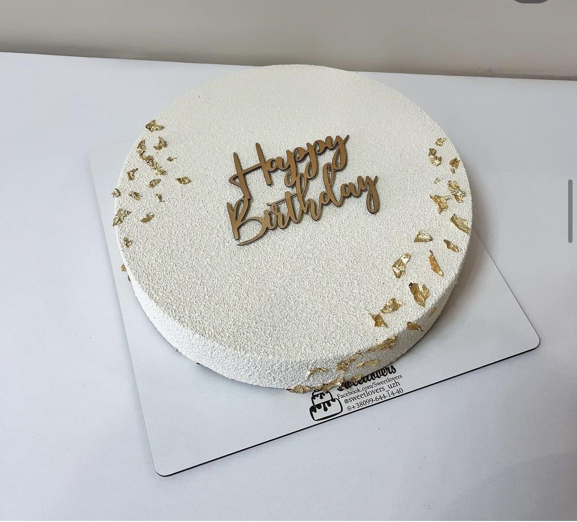 A placeholder cakes with #D66181 background.